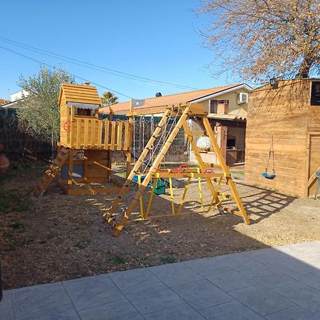 Villa Piscina De Sal Barbacoa Wifi, Parking Gratis, 3 Min Pga Casa El Roble Gerona Exterior foto