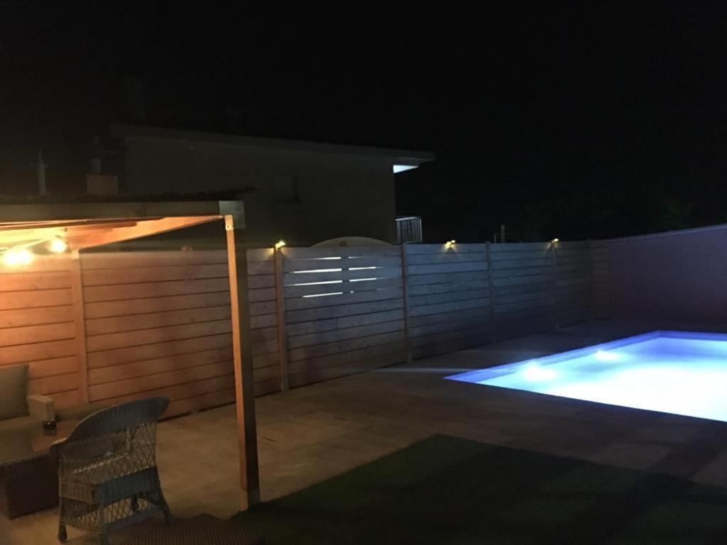 Villa Piscina De Sal Barbacoa Wifi, Parking Gratis, 3 Min Pga Casa El Roble Gerona Exterior foto